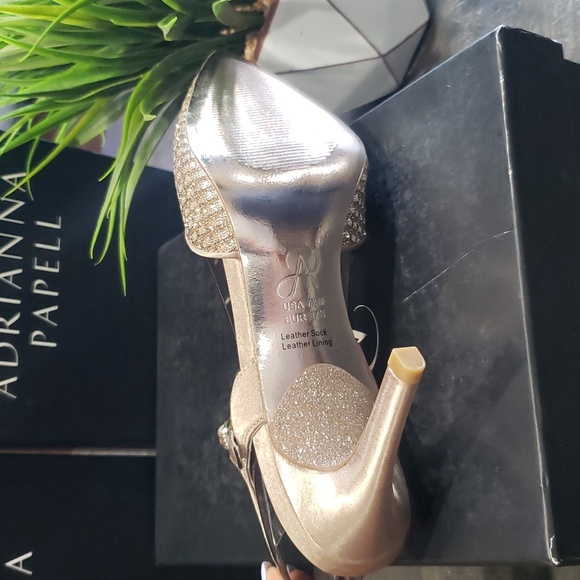 NIB Adrianna Papell Hadleigh Gold Crystal - Picture 5 of 5